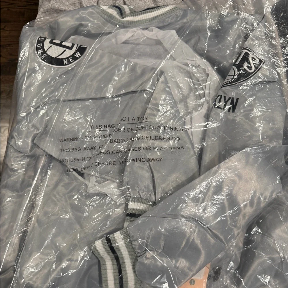 Brooklyn Nets Gray Varsity Jacket NBA Store - Picture 4 of 4